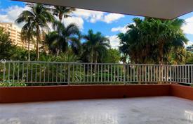 Четырехкомнатная квартира с видом на тропический сад в Ки-Бискейне, Флорида, США за $1 500 000