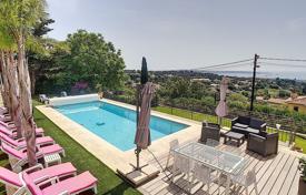 Вилла с двумя апартаментами, панорамным видом на море и бассейном, Антиб, Франция за 8 000 € в неделю