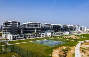 Современные апартаменты в жилом комплексе Golf Town с полем для гольфа, теннисными кортами и бассейном, DAMAC Hills, Дубай, ОАЭ за $169 000