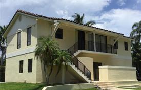 Просторная вилла с бассейном, гаражом, открытым задним двором и террасой, Майами, США за $2 800 000