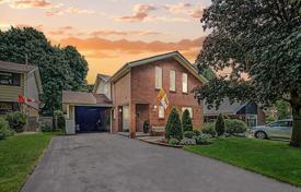 Дом в городе в Скарборо, Торонто, Онтарио,  Канада за C$1 123 000