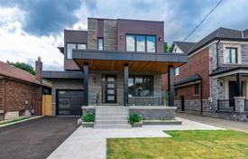 Дом в городе в Норт-Йорке, Торонто, Онтарио,  Канада за C$1 617 000
