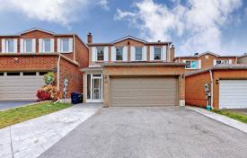 Дом в городе в Скарборо, Торонто, Онтарио,  Канада за C$952 000