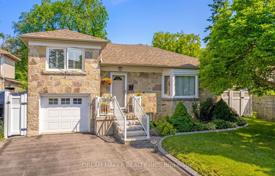 Дом в городе в Восточном Йорке, Торонто, Онтарио,  Канада за C$1 376 000