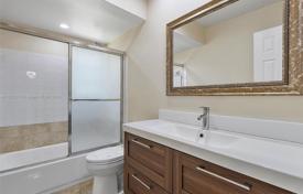 2-комнатные апартаменты в кондо 101 м² в Халландейл Бич, США за $280 000
