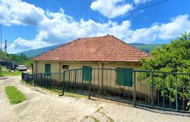 Одноэтажный дом в 200 метрах от моря, Кумбор, Черногория за 350 000 €