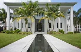 Комфортабельная вилла с задним двором, бассейном, террасой и тремя гаражами, Майами, США за 7 363 000 €