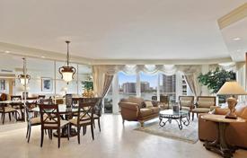 Уютные апартаменты с тремя террасами в современной резиденции с бассейном, на первой линии от пляжа, Авентура, Флорида, США за $760 000