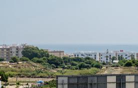 Трехэтажный таунхаус с видом на море в Гвардамар-дель-Сегура, Аликанте, Испания за 289 000 €