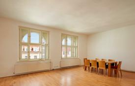 Пятикомнатная двухуровневая квартира в Праге за 491 000 €