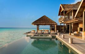 Двухэтажная вилла с бассейном прямо на берегу моря, Атолл Баа, Мальдивы. Цена по запросу
