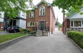 Дом в городе в Восточном Йорке, Торонто, Онтарио,  Канада за C$1 739 000