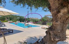 Новые виллы с общим бассейном и теннисным кортом в Каламате, Пелопоннес, Греция за 250 000 €