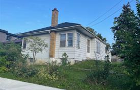 Дом в городе в Этобико, Торонто, Онтарио,  Канада за C$1 333 000