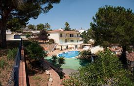 Новая вилла с бассейном и большим садом в престижном жилом районе, рядом с гаванью, пляжем и центром Льорет‑де-Мар, Испания за 845 000 €