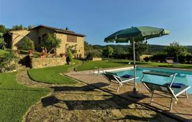Традиционная вилла с бассейном, садом и парковкой, Сан-Джиминьяно, Италия за 4 500 € в неделю