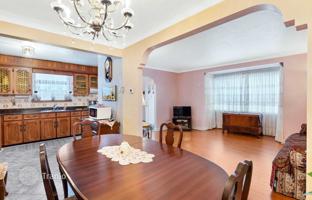3-комнатный дом в Норт-Йорке за C$1 370 000