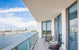 Уютные апартаменты с террасой в современной резиденции с бассейном, на первой линии от пляжа, Авентура, Флорида, США за $859 000