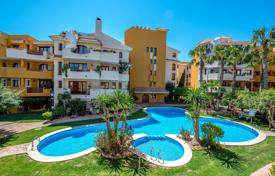 Меблированные апартаменты с террасой в жилом комплексе с бассейном, садом и парковкой, Пунта-Прима, Испания за 135 000 €