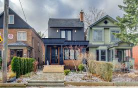 Дом в городе в Йорке, Торонто, Онтарио,  Канада за C$1 757 000