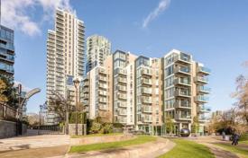 Двухкомнатные апартаменты с панорамным видом в популярной резиденции у воды, рядом со станцией метро, Лондон, Великобритания за $595 000