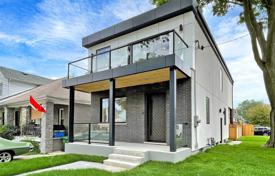 Дом в городе в Восточном Йорке, Торонто, Онтарио,  Канада за C$2 468 000