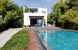 Вилла с бассейном, террасами и видом на море в 30 метрах от моря, Халкида, Греция за 3 000 € в неделю