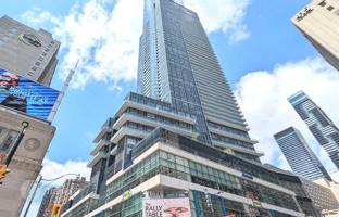 2-комнатная квартира в Янг-стрит за C$1 185 000