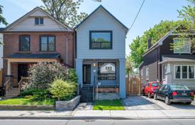 Дом в городе в Восточном Йорке, Торонто, Онтарио,  Канада за C$1 152 000