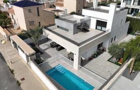 Современная вилла с солярием, цокольным этажом и частным бассейном рядом с пляжем в Ла Зении за 985 000 €