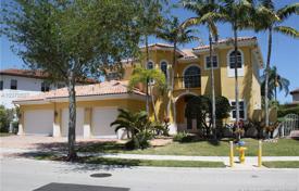 Комфортабельная вилла с бассейном, гаражом и террасой, Майами, США за 2 135 000 €