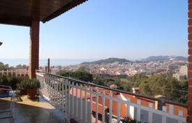 Вилла с видом на море и двумя отдельными апартаментами в одном из самых престижных районов Льорет‑де-Мар, Испания за 604 000 €