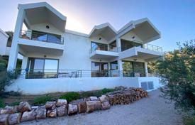 Стильная новая вилла с бассейном и гостевыми апартаментами в пешей доступности от моря, Галатас, Пелопоннес, Греция за 770 000 €