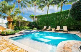 Просторная вилла с частным садом, бассейном, гаражом, доком, террасами и видом на залив, Майами-Бич, США за 5 646 000 €
