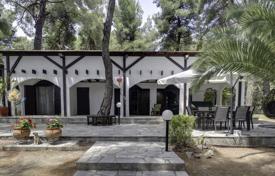 Меблированная вилла с большим садом и детской площадкой в 250 метрах от моря, Кассандра, Греция за 470 000 €