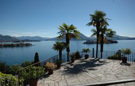 Озеро Маджоре. Бавено. Вилла на продажу с уникальным и панорамным расположением. за 700 000 €