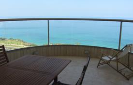 Пентхаус с двумя балконами и видом на море в комфортабельной резиденции с бассейном, на первой линии от пляжа, Нетания, Израиль за $1 225 000