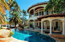 Просторная вилла с задним двором, бассейном, террасой и тремя гаражами, Форт-Лодердейл, США за $6 900 000