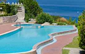 Меблированная вилла с садом в резиденции с бассейном, на первой линии у моря, Кассандра, Греция за 350 000 €