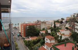 Меблированные апартаменты с видом на море в 150 метрах от пляжа и набережной, Льорет‑де-Мар, Испания за 137 000 €