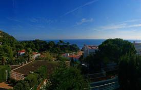 Комфортабельный таунхаус с террасой и садом рядом с морем, Тосса‑де-Мар, Испания за 390 000 €