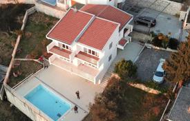 Меблированный дом с бассейном и панорамными видами в живописном городке Шушань, Черногория за 440 000 €