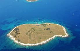 Необитаемый остров с живописными пляжами, Медулин, Хорватия за 20 400 000 €