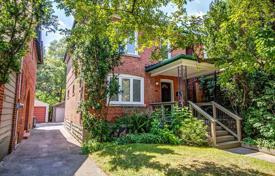 Дом в городе в Восточном Йорке, Торонто, Онтарио,  Канада за C$1 367 000