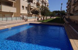 Двухкомнатные апартаменты с террасой в резиденции с садом и бассейном, в спокойном престижном районе, рядом с пляжем, Льорет‑де-Мар, Испания за 786 000 €