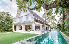Трехэтажная вилла с бассейном, джакузи и садом, Семиньяк, Бали, Индонезия за 7 700 € в неделю