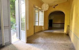 Отреставрированная девятикомнатная квартира во Флоренции, Тоскана, Италия за 1 200 000 €