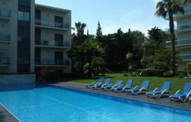 Апартаменты с парковочным местом в резиденции с садом и бассейном, в 800 метрах от пляжа, Льорет‑де-Мар, Испания за 220 000 €