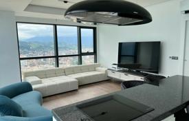 Продается отличная трехкомнатная квартира с потрясающим панорамным видом на мореи набережную за $350 000