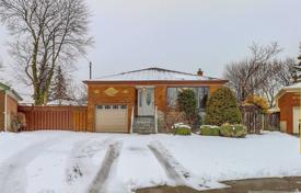 Дом в городе в Скарборо, Торонто, Онтарио,  Канада за C$1 121 000
